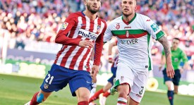 皇马与巴萨：传控足球与全攻全守的战术演变与传承